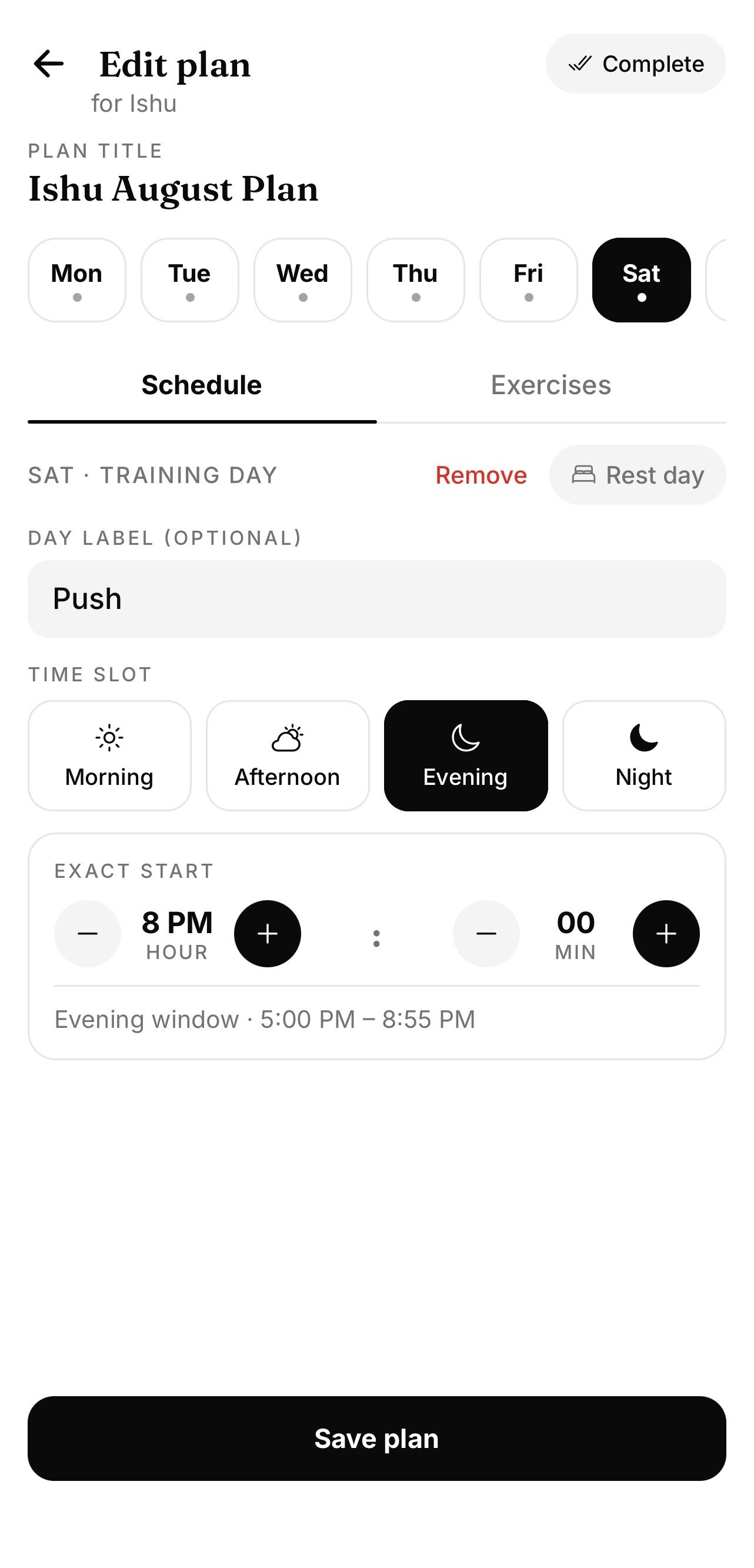 Korep plan builder — a trainer building a client's weekly program with time slots, target sets and reps, and auto-overload suggestions.